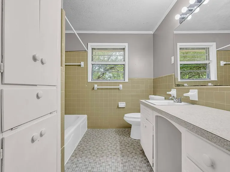 1007 Eisenhower Dr — Photo 23