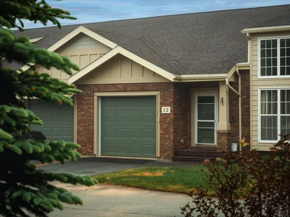 12 Narrowleaf Grv, Halifax, NS B2W 6P5