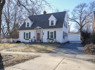 313 S Commonwealth Ave, Aurora, IL 60506