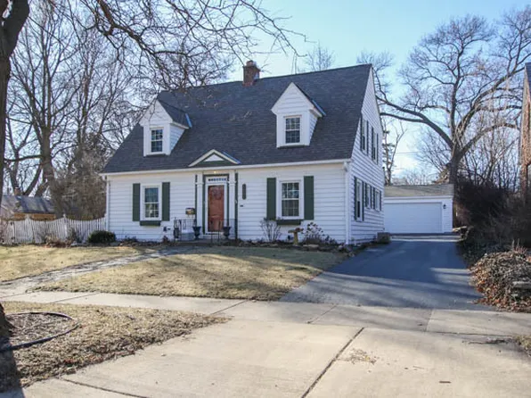 313 S Commonwealth Ave, Aurora, IL 60506