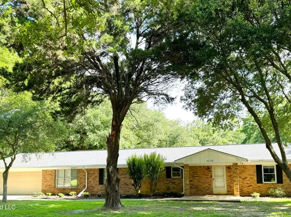 3132 W Rollins St, Moss Point, MS 39563