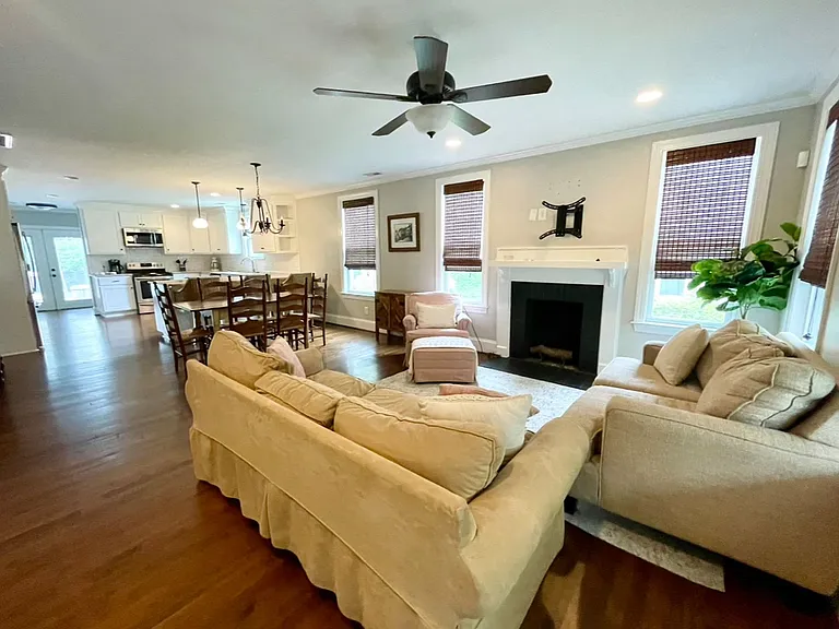3028 Hope Ave — Photo 2