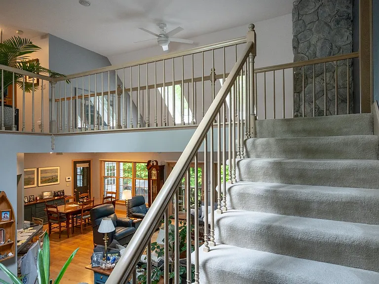 39 Robertson Dr — Photo 18