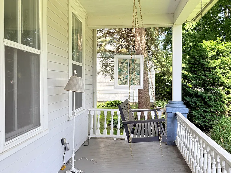 333 W 2nd St #1 — Photo 2
