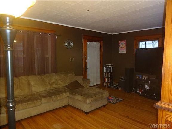 2nd image of 86 Eckhert St
