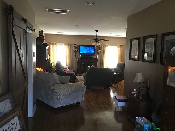 3rd image of 26 Renee Dr
