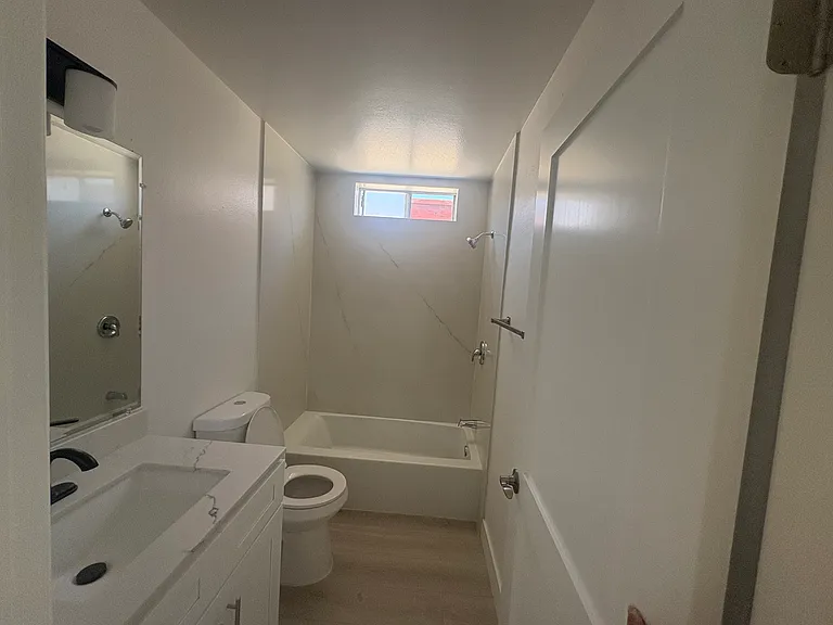 525 N Madison Ave #201 — Photo 5
