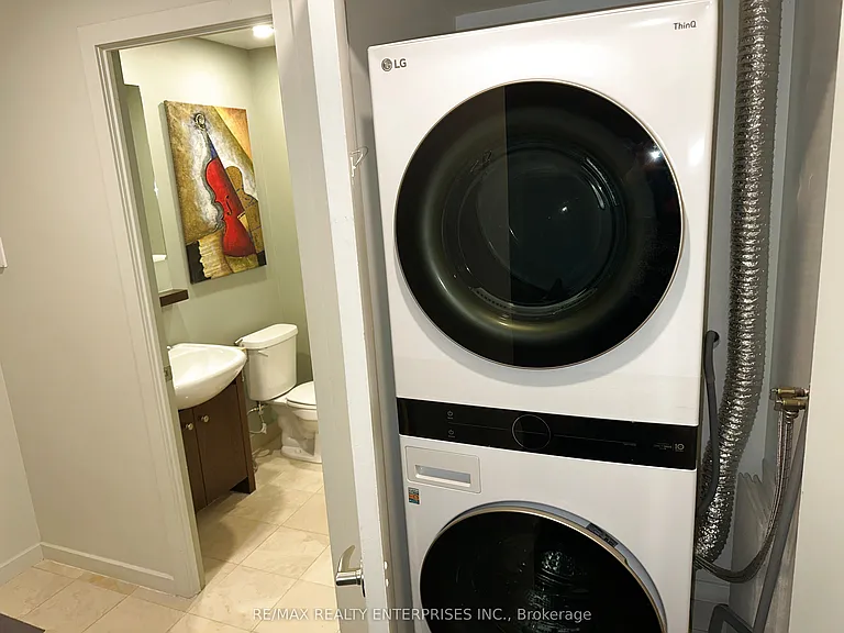 8 York St #2710 — Photo 22