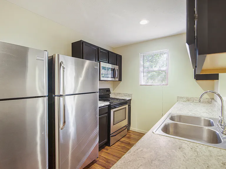 2629 Redwood Ave — Photo 9