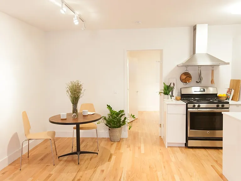427 1/4 N Vendome St #427.25 — Photo 11