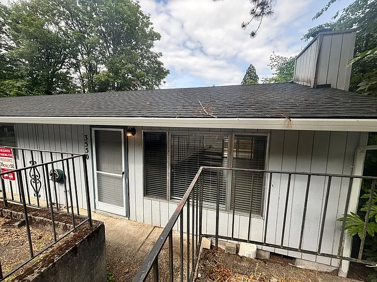 3550-3554 SW Beaverton Hillsdale Hwy — Photo 1