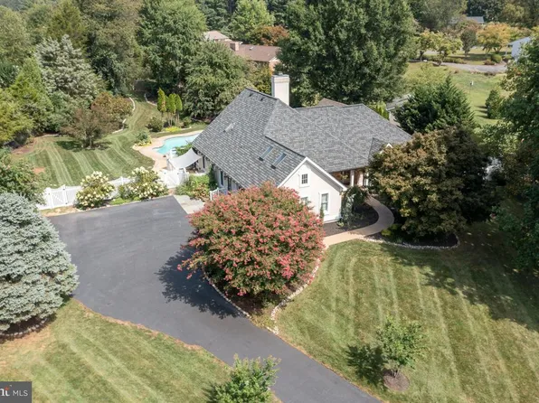 5880 Newbury St, Warrenton, VA 20187