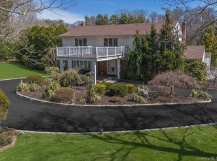1 Somner Dr, Dix Hills, NY 11746