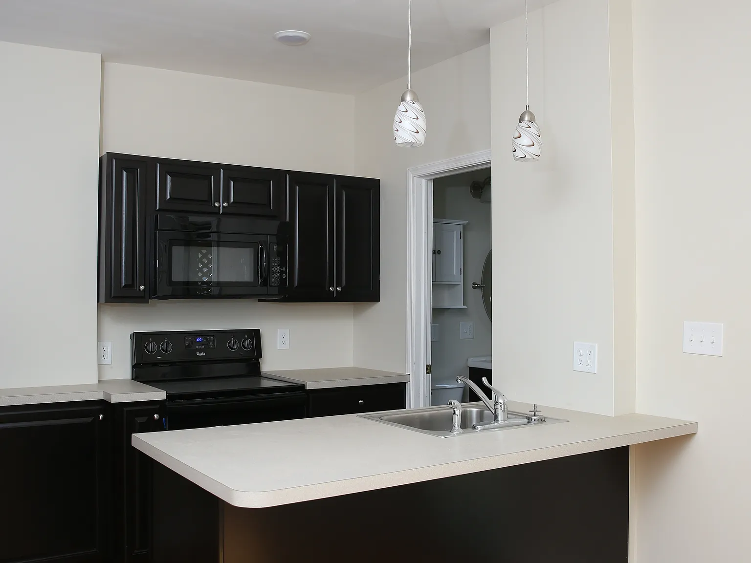 5 bed, 1.5 bath, 3250 sqft, $2,800 — Photo 3