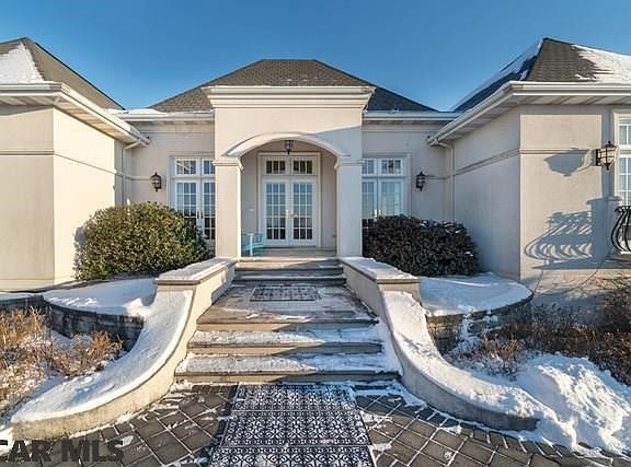 Breakfast Room Looking Into Kitchen