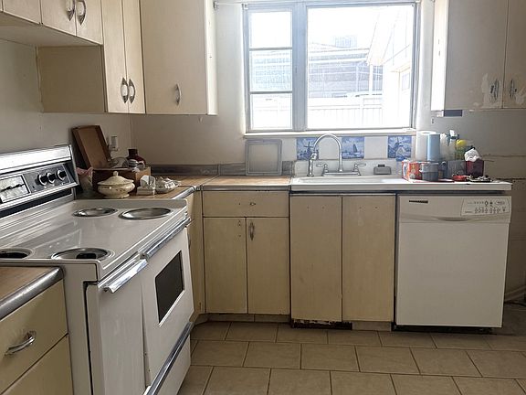 4th image of 908 S 5th St