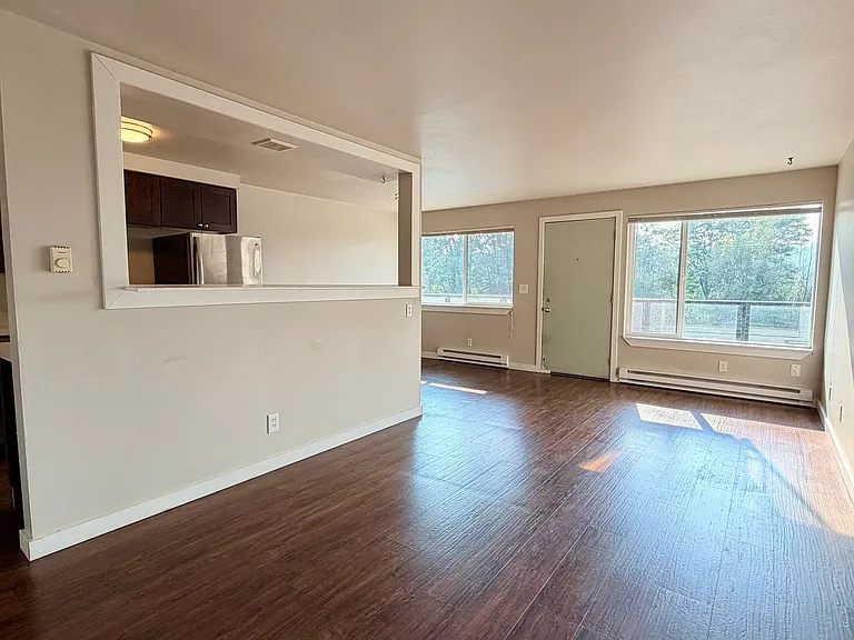 2517 Thorndyke Ave W — Photo 5