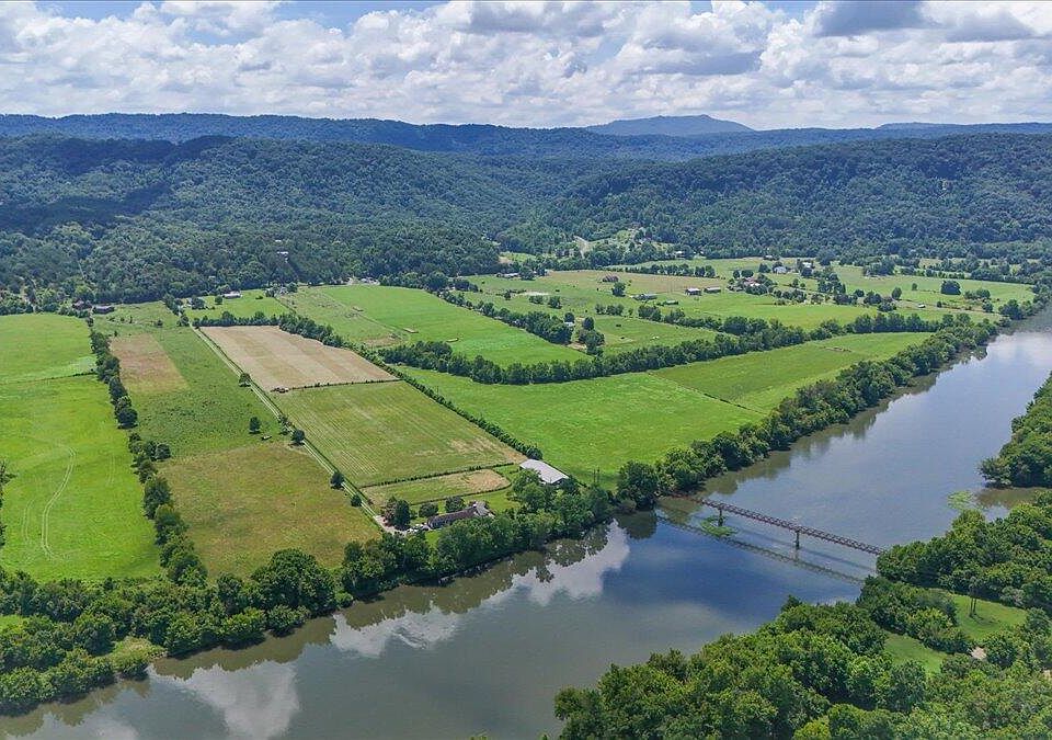 76th image of 628 Christian Bend Rd