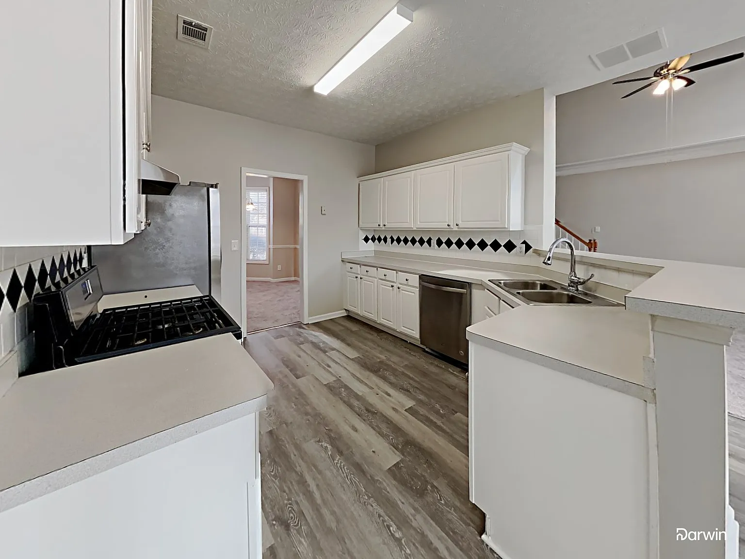 4 bed, 2.5 bath, 2758 sqft, $2,780 — Photo 4