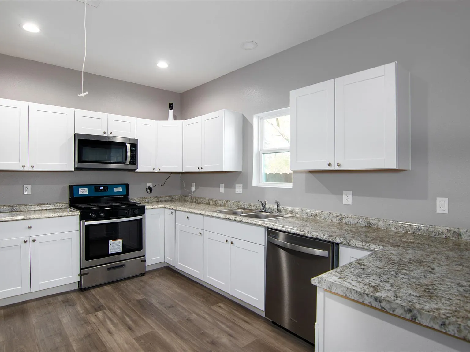 3 bed, 2.0 bath, 1058 sqft, $1,650 — Photo 4