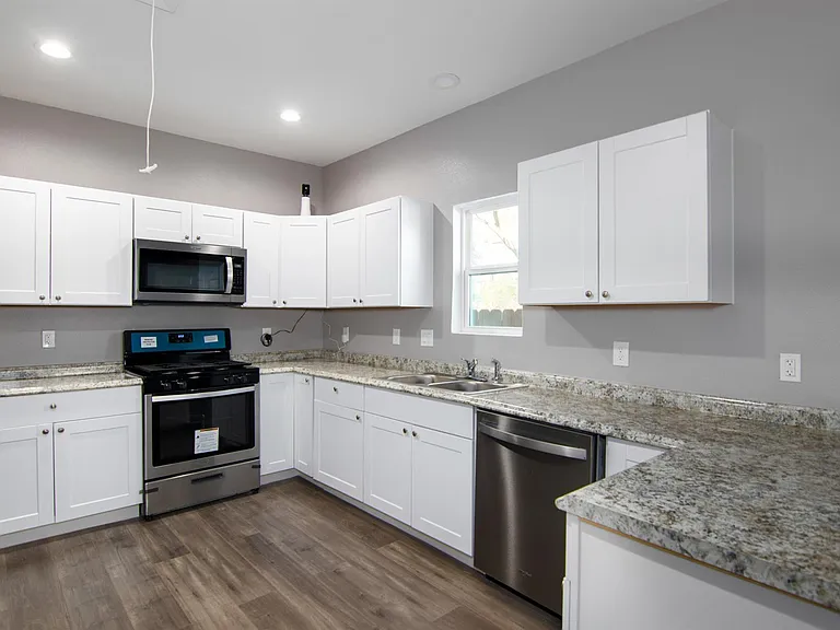 1709 Stevens St — Photo 4