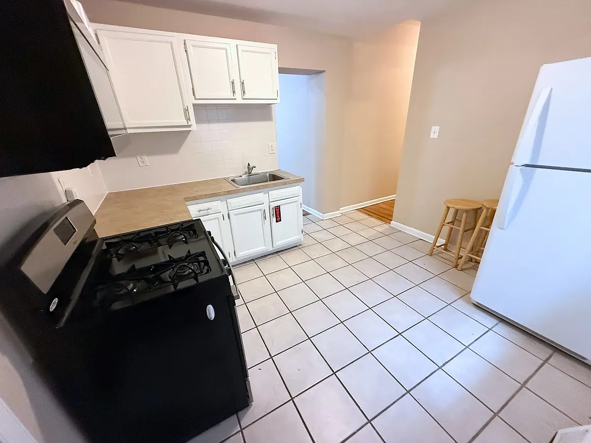 Kitchen - 2148 N Carlisle St #1