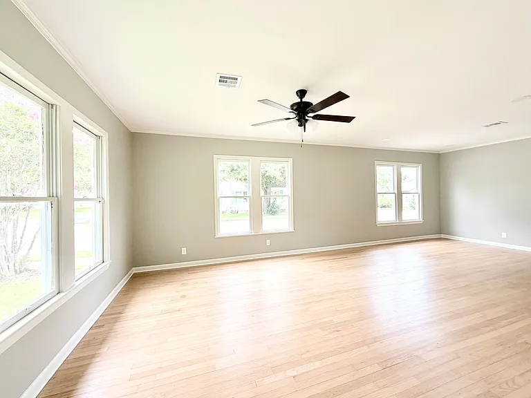 526 Evangeline Dr — Photo 4