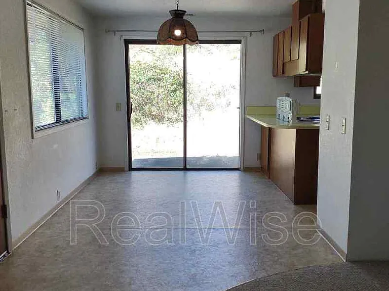 1132 NE Barager Ave — Photo 8