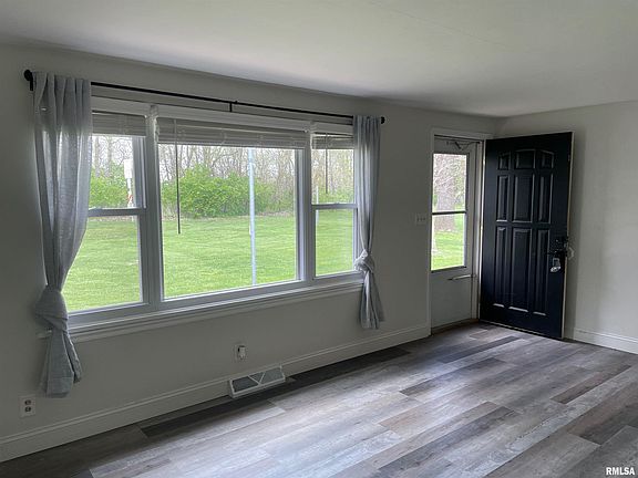 3rd image of 1526 E Sunny Ln