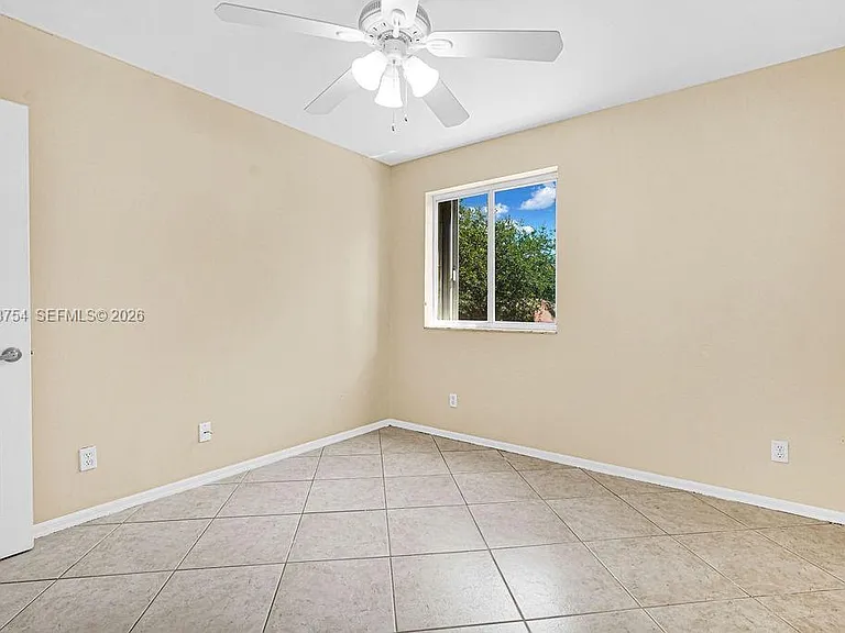 1623 E Harmony Lake Cir — Photo 59