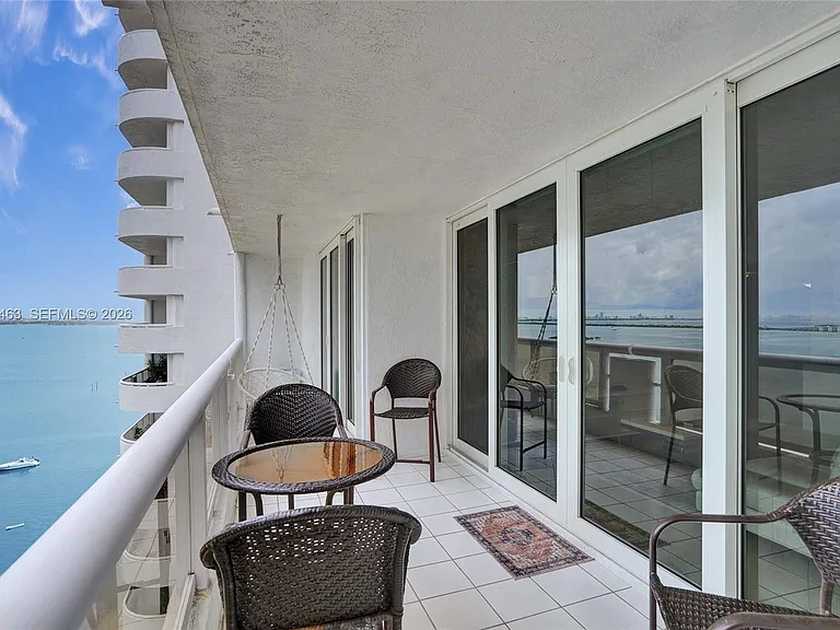 1717 N Bayshore Dr #A-2440 — Photo 2