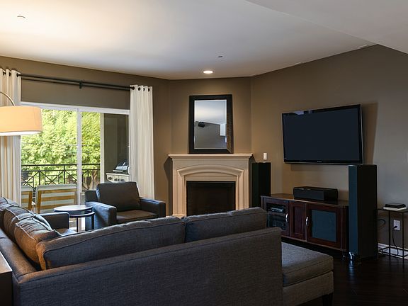5th image of 4424 Whitsett Ave APT 214