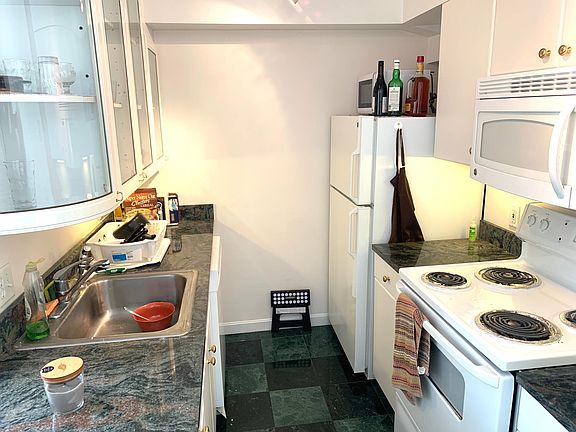 4th image of 219 Aspinwall Ave #A