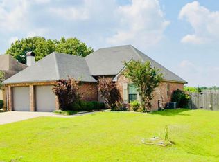 127 Range Dr, Lafayette, LA 70508