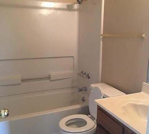 3rd image of 3805 Warrington Dr