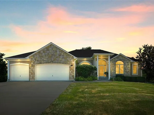 604 NE Twin Brook Dr, Lees Summit, MO 64086