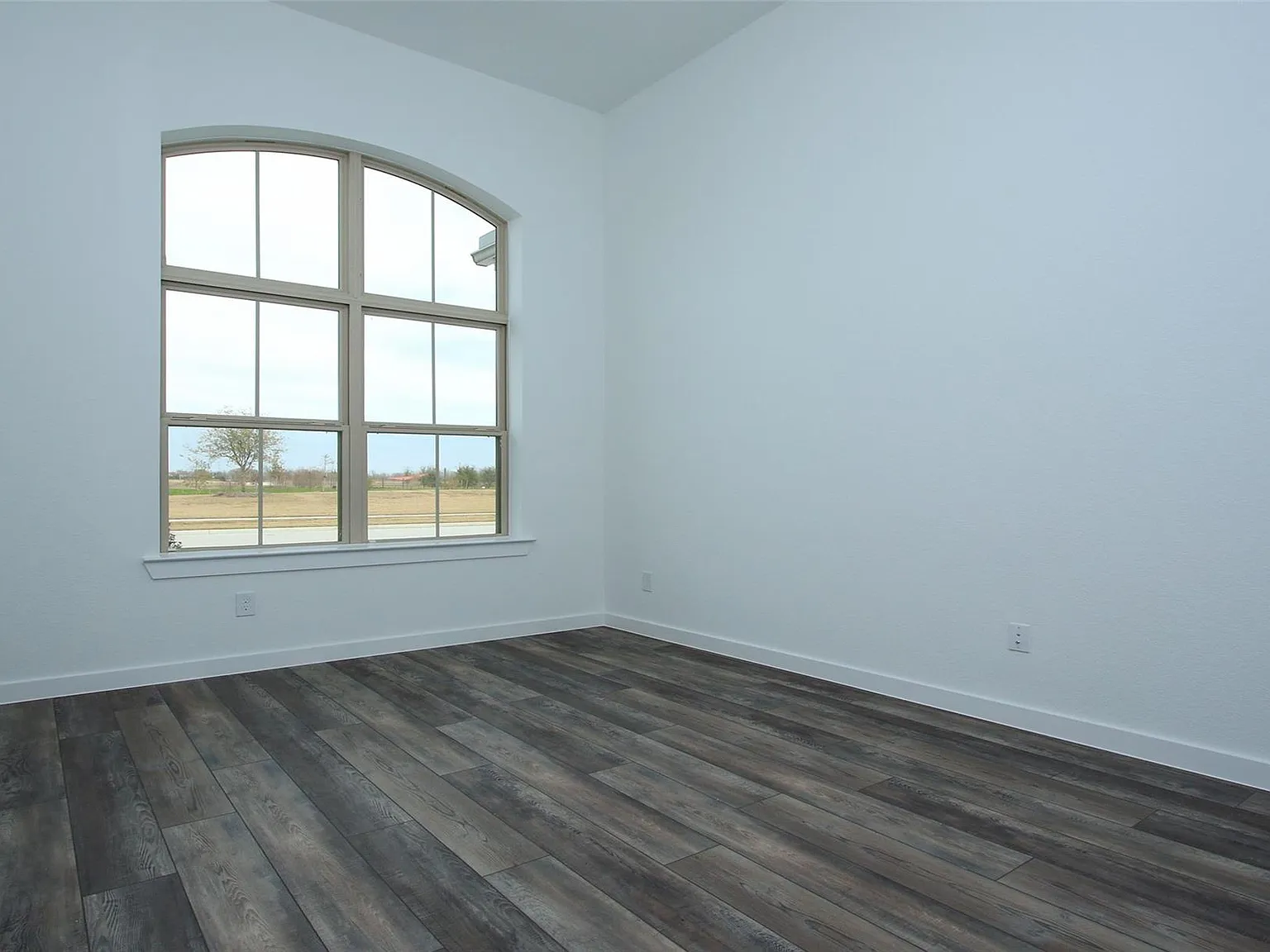 4 bed, 3.5 bath, 3123 sqft, $4,500 — Photo 3