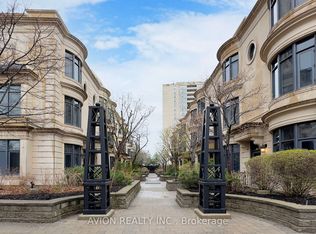 27 Elkhorn Dr #22, Toronto, ON M2K 3E8