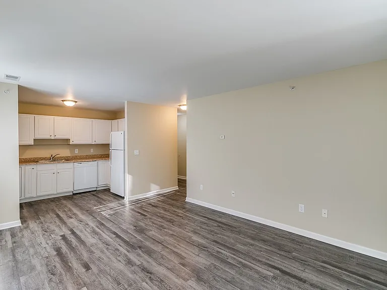1306 E Miller Road 6114 Beechfield Dr — Photo 11