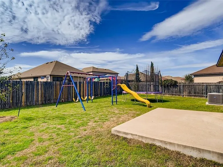 2240 McCombs St — Photo 24