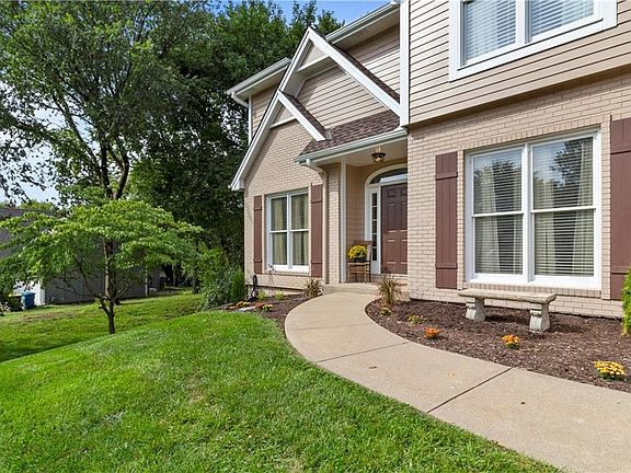3rd image of 1204 N Woodridge Ln