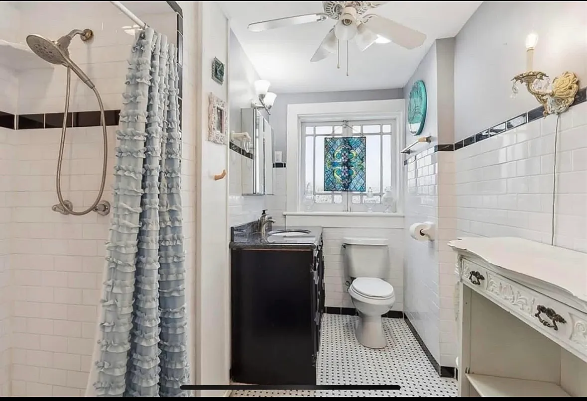 916 Dauphine St — Photo 3