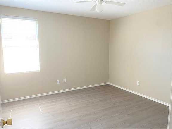3rd image of 1701 Canyon Oaks Dr