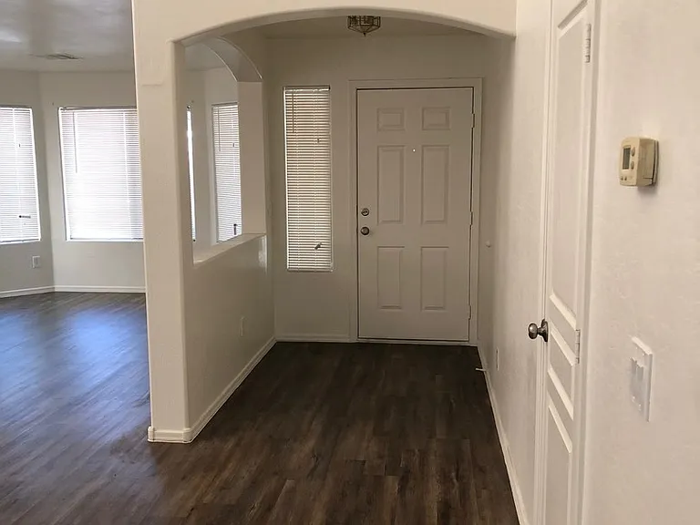 45579 W Dutchman Dr — Photo 2