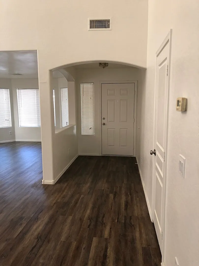Building Photo - 45579 W Dutchman Dr