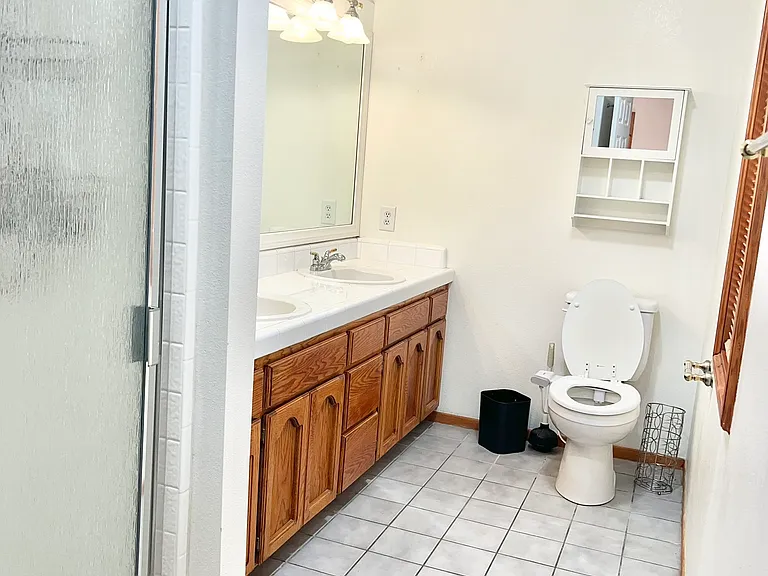 14700 Voltaire Dr — Photo 25