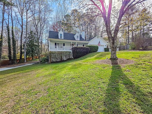 3rd image of 255 Martin Ridge Dr SW