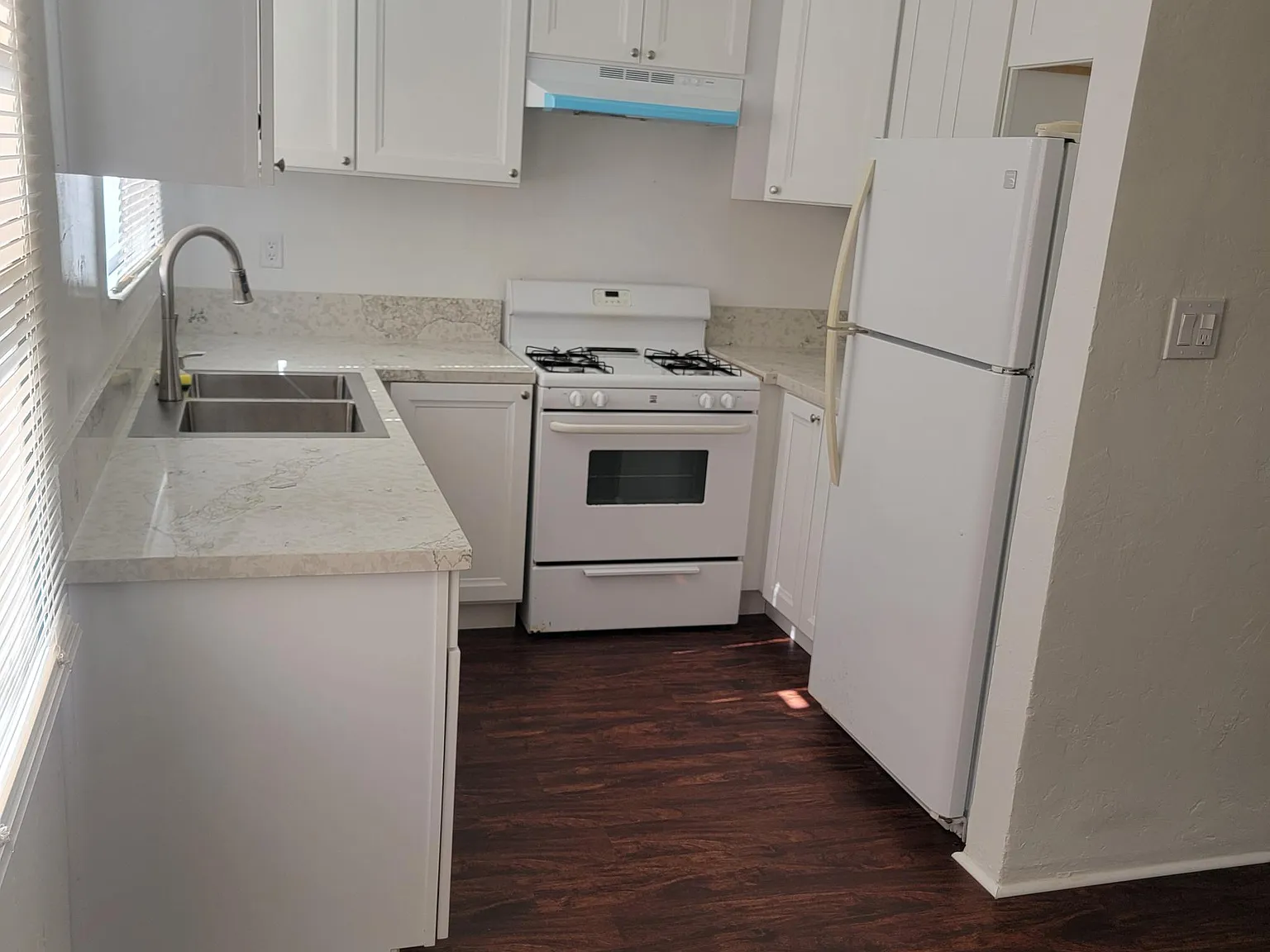 2 bed, 760 sqft, $2,500 — Photo 2