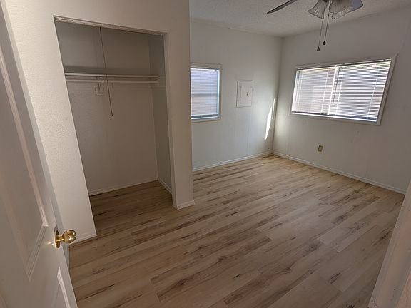 3rd image of 709 Hickory St
