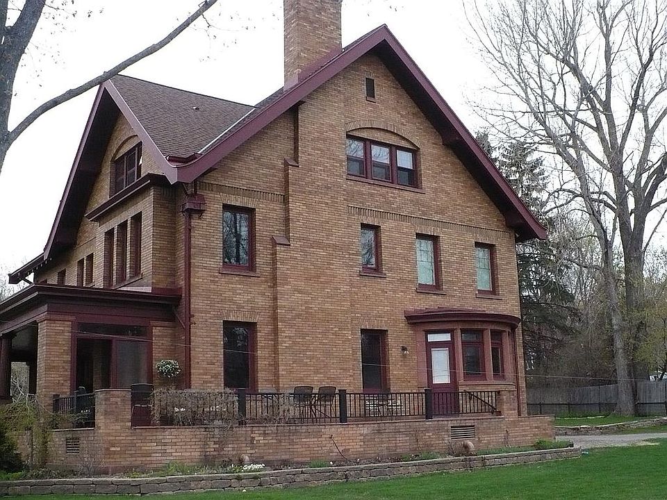 2nd image of 2204 E 1st St